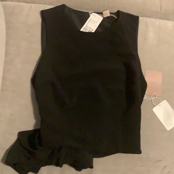 Cute black crop top with a tie. - Picture 1 of 3